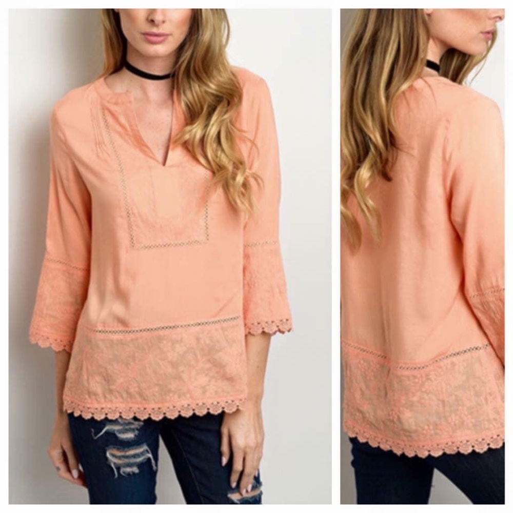 🆕🍑 v-neck top, eyelet detail